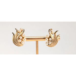 Vtg Crown Trifari Gold Tone Leaf & Faux Pearl Clip Earrings 1960s Elegant Unique